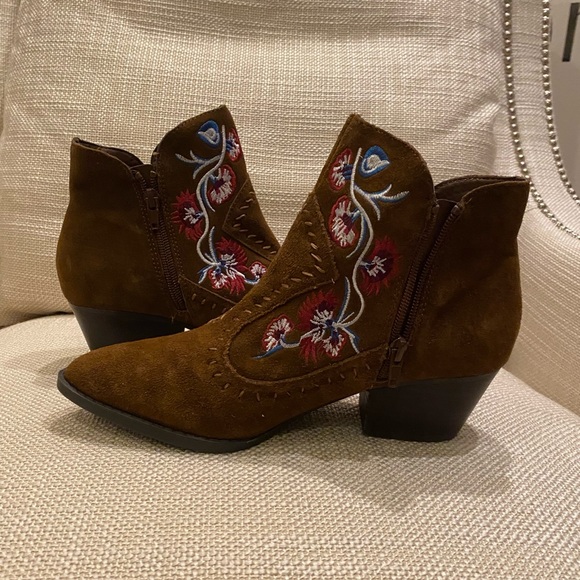 Carlos Vivian Brown Western Suede Bootie w Floral Embroidering / Size 8 - Picture 6 of 11